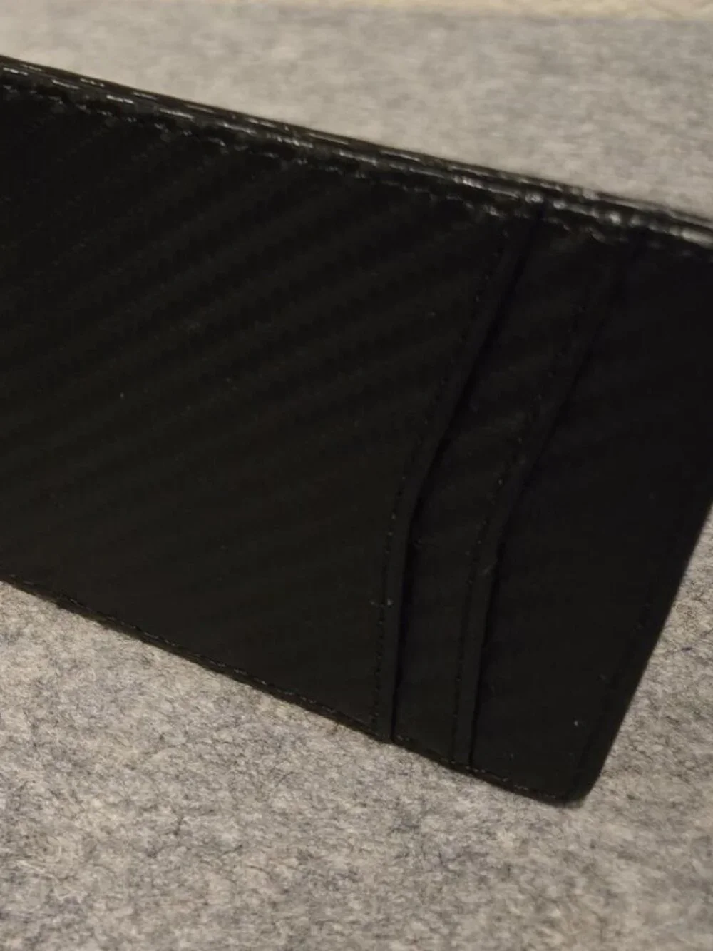 Slim Bifold Money Clip Wallet with Carbon Fiber Pattern